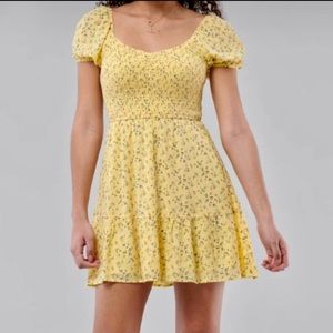 COPY - Hollister Floral Smocked Puff-Sleeve
Dress